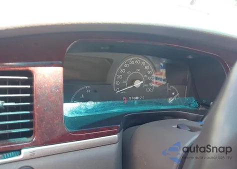 2003 Lincoln Town Car Signature from USA, damaged, VIN 1LNHM82W63Y648449